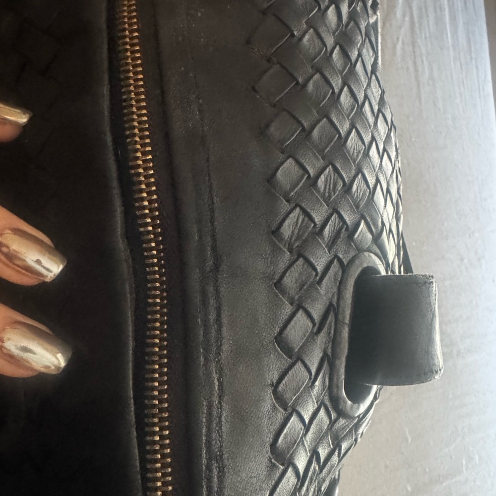 Bottega Veneta Black Woven Shoulder Bag - Picture 3 of 15